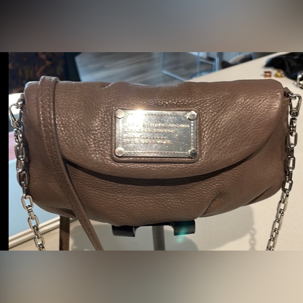 Marc by Marc Jacobs leather cross body bag in nude color with a silver chain
